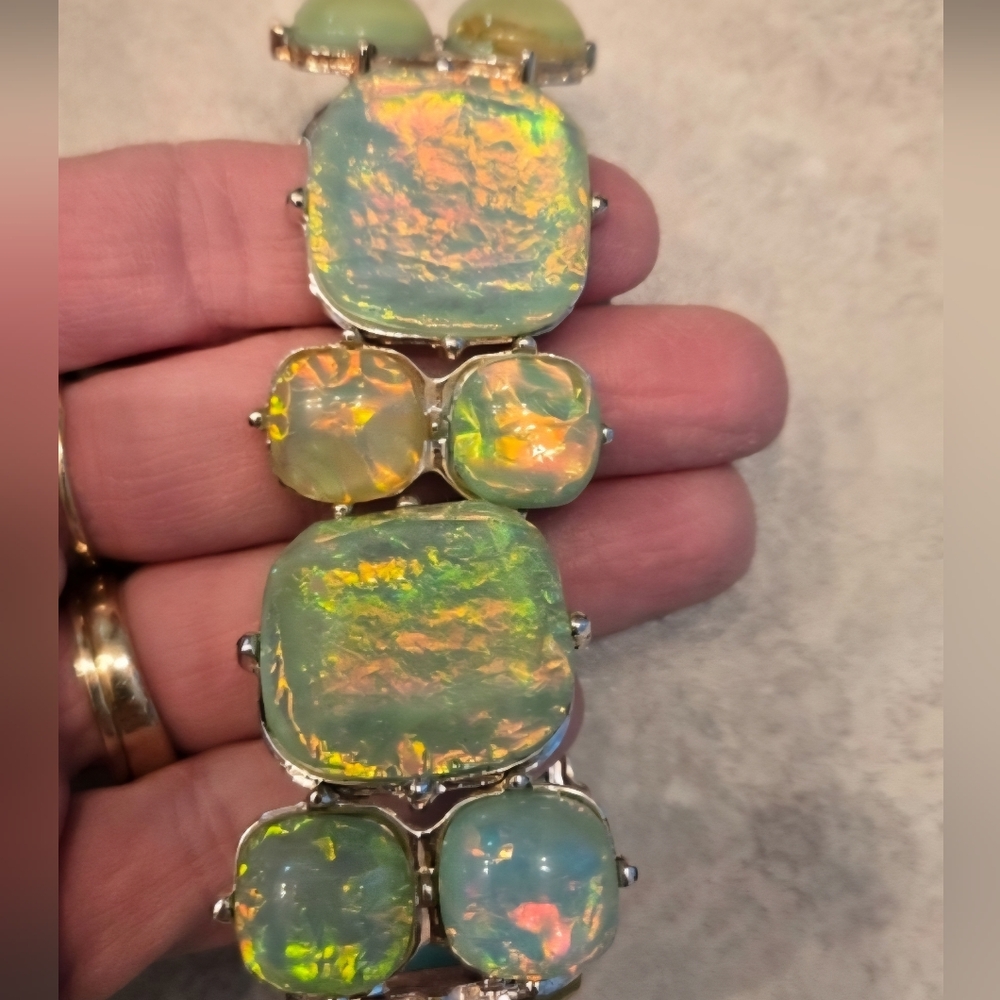 Beautiful turquoise "fire" stretch bracelet.